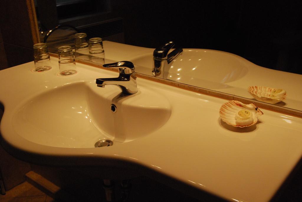 Boroka Apartmanhazak - Oereghaz Velem Ruang foto