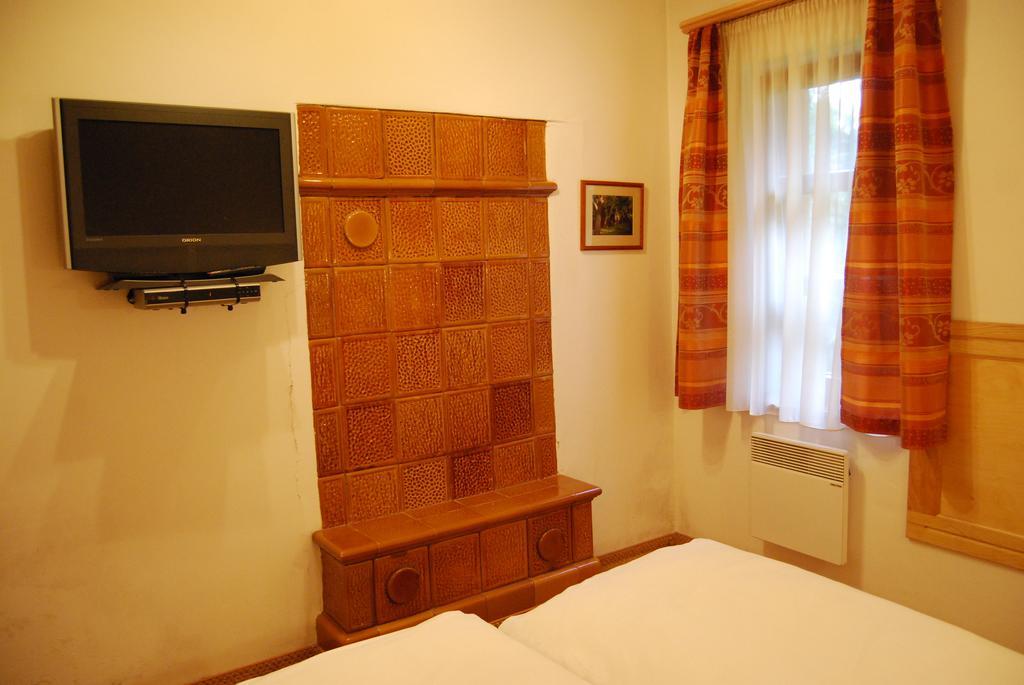 Boroka Apartmanhazak - Oereghaz Velem Ruang foto