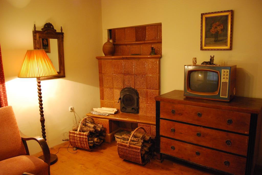 Boroka Apartmanhazak - Oereghaz Velem Ruang foto