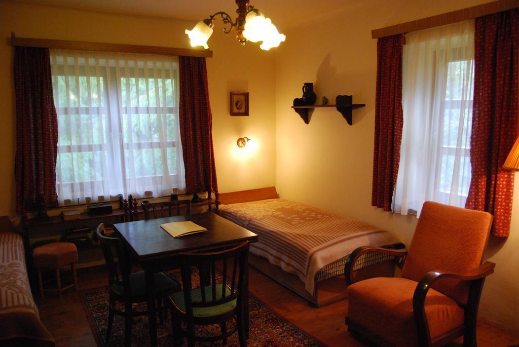 Boroka Apartmanhazak - Oereghaz Velem Ruang foto