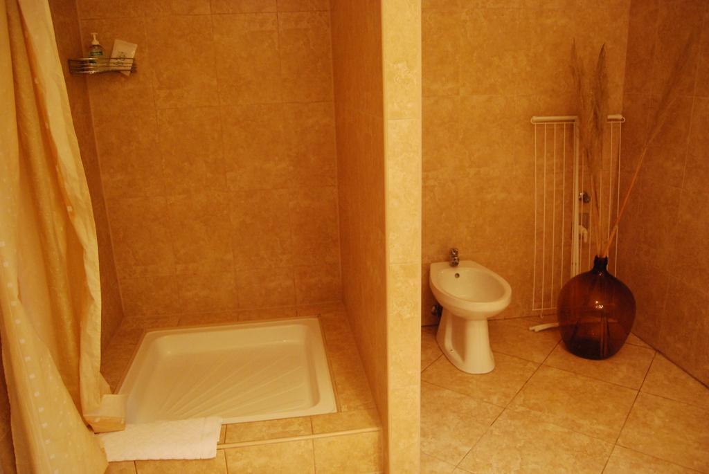 Boroka Apartmanhazak - Oereghaz Velem Ruang foto