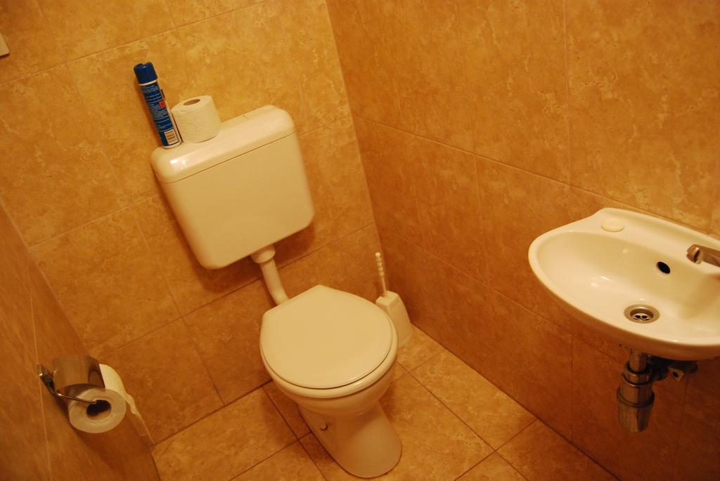 Boroka Apartmanhazak - Oereghaz Velem Ruang foto